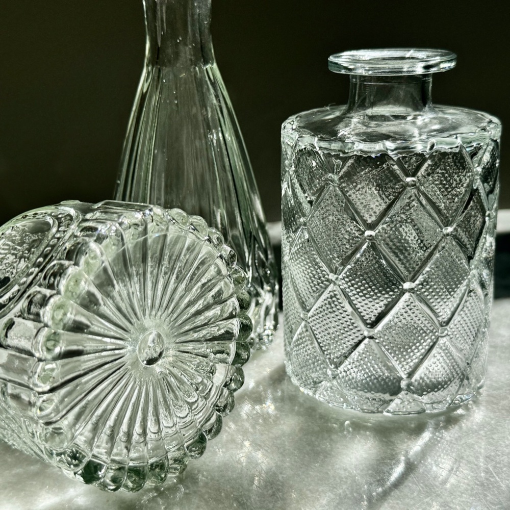 Gorgeous Set 3 Vintage Style Clear Glass Bud Vases Tufted Diamond Decor Embossed - Picture 8 of 14